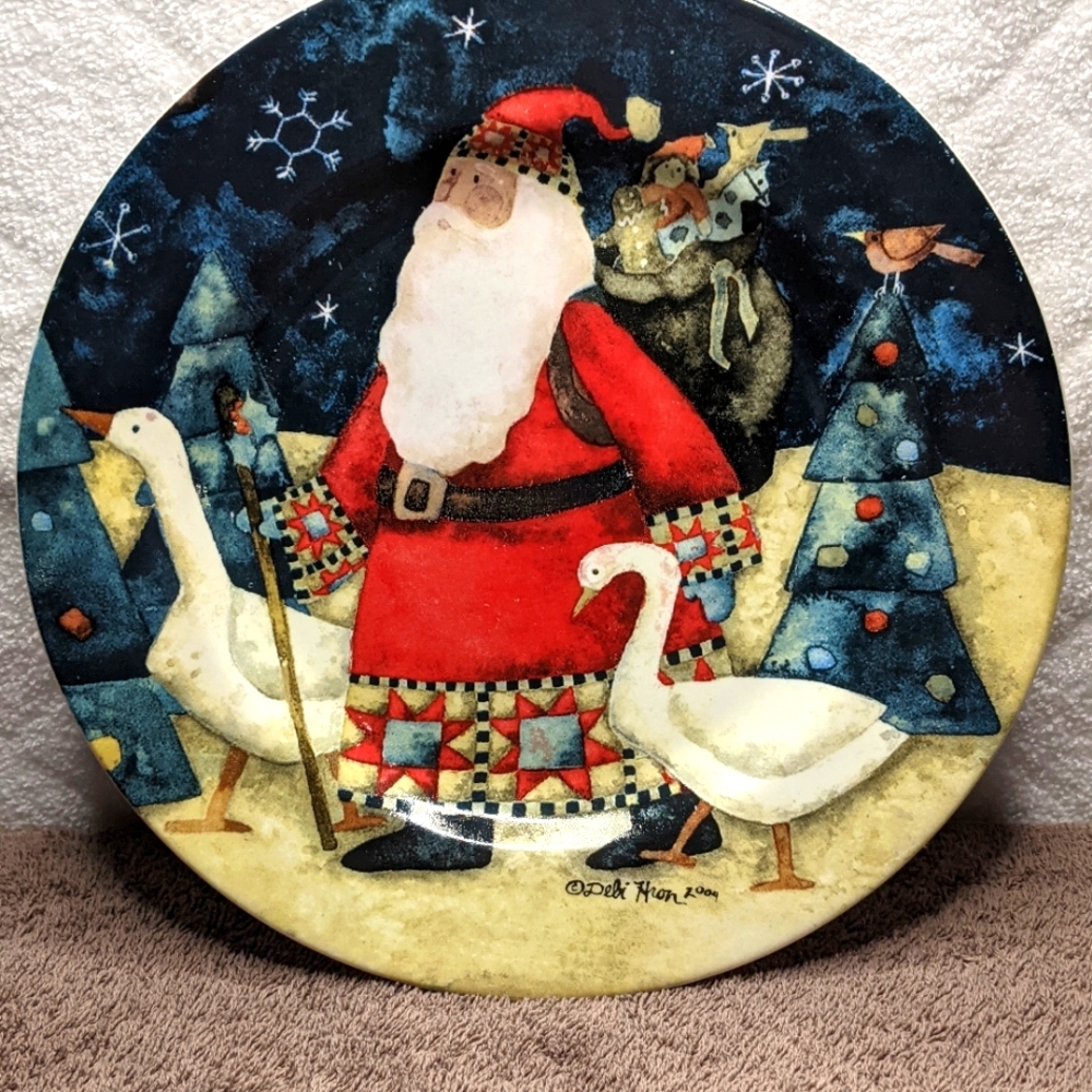 Holiday Home Santa Collection Plate 2005